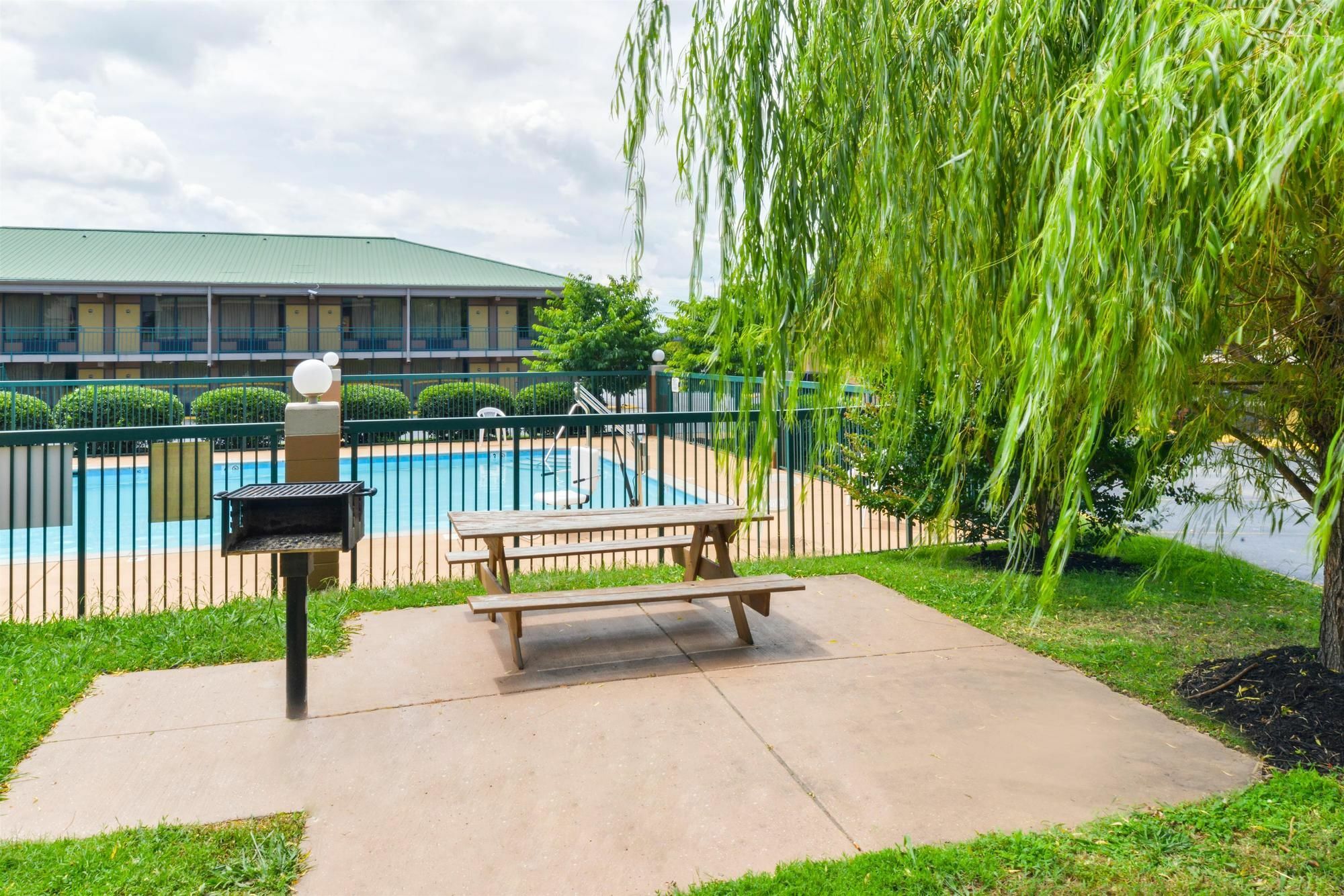 Americas Best Value Inn - Goodlettsville Exterior photo